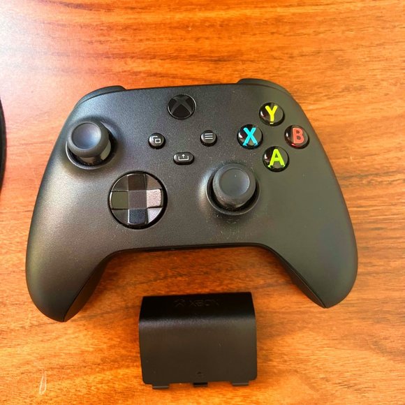 Xbox Controller - Picture 1 of 2